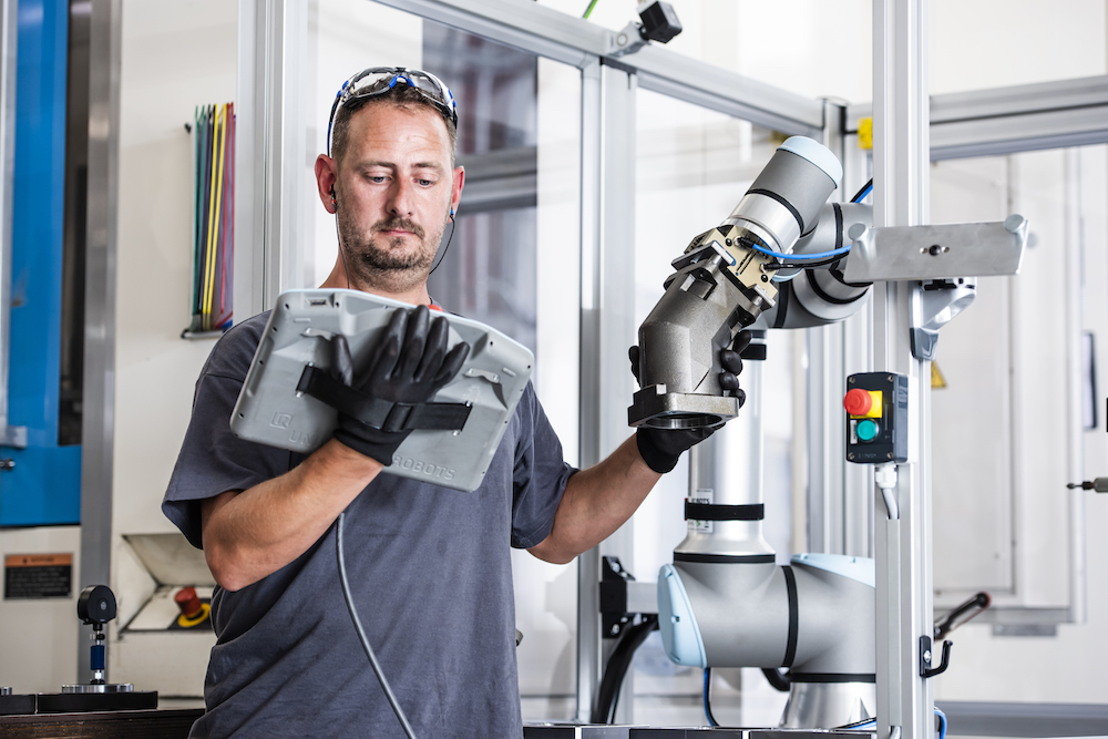 UR16e Universal Robots' strong cobot ever 35 payload Collaborative Robotics Trends