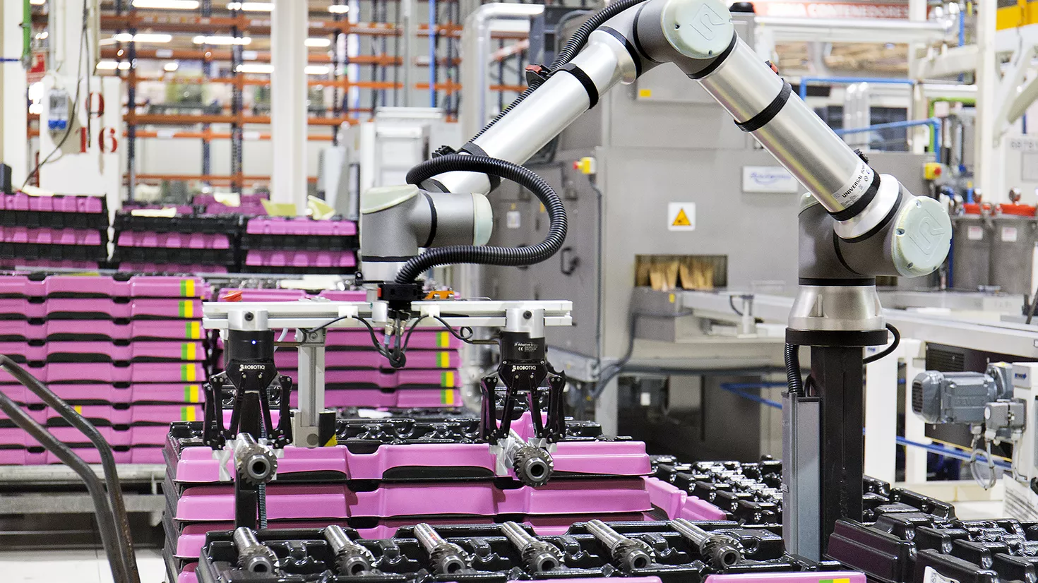 SEAT uses the Robotiq 2F-140 gripper and Zimmer Group collaborative gripper. Source: Universal Robots